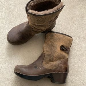 Dansko Harper distressed brown leather clog boot with very soft shearling. EUC.